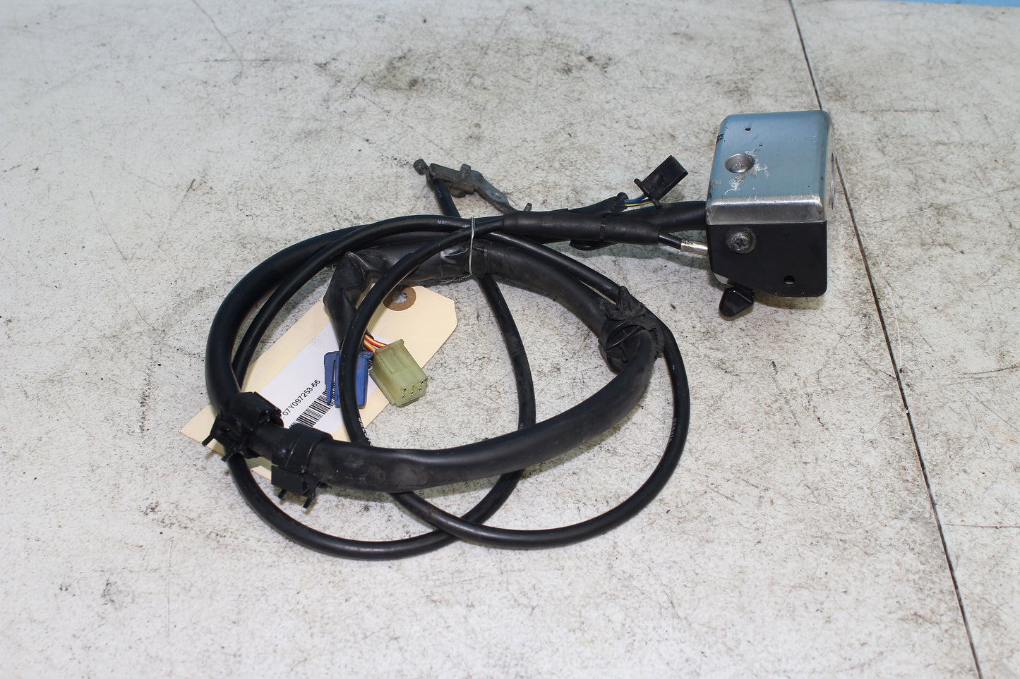 02-09 Yamaha V Star 1100 Silverado Left Hand Turn Signal Choke Headlight Switch