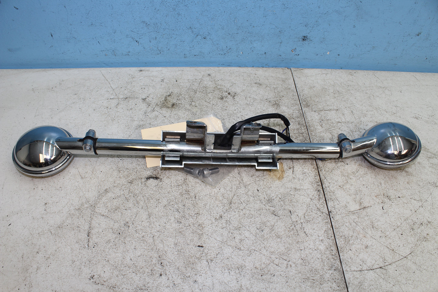 02-09 Yamaha V Star 1100 Silverado OEM Front Turn Signal Blinker Light *DMG*
