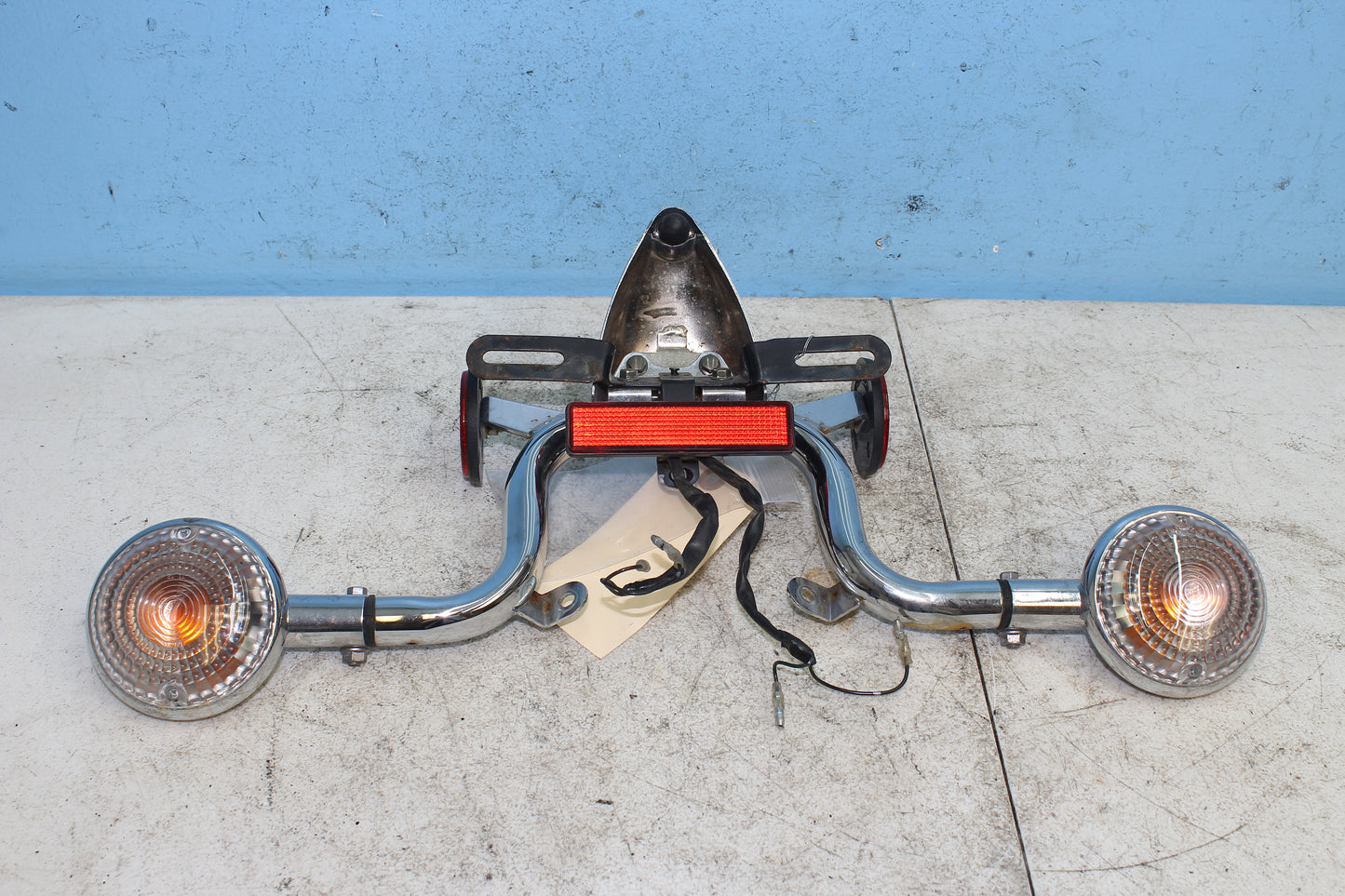 02-09 Yamaha V Star 1100 Silverado OEM Rear Turn Signals Lincense Plate Mount