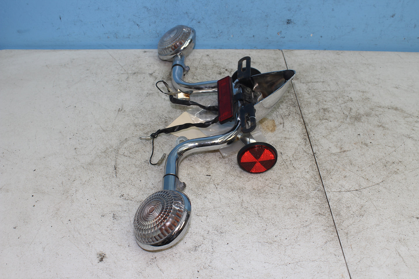 02-09 Yamaha V Star 1100 Silverado OEM Rear Turn Signals Lincense Plate Mount