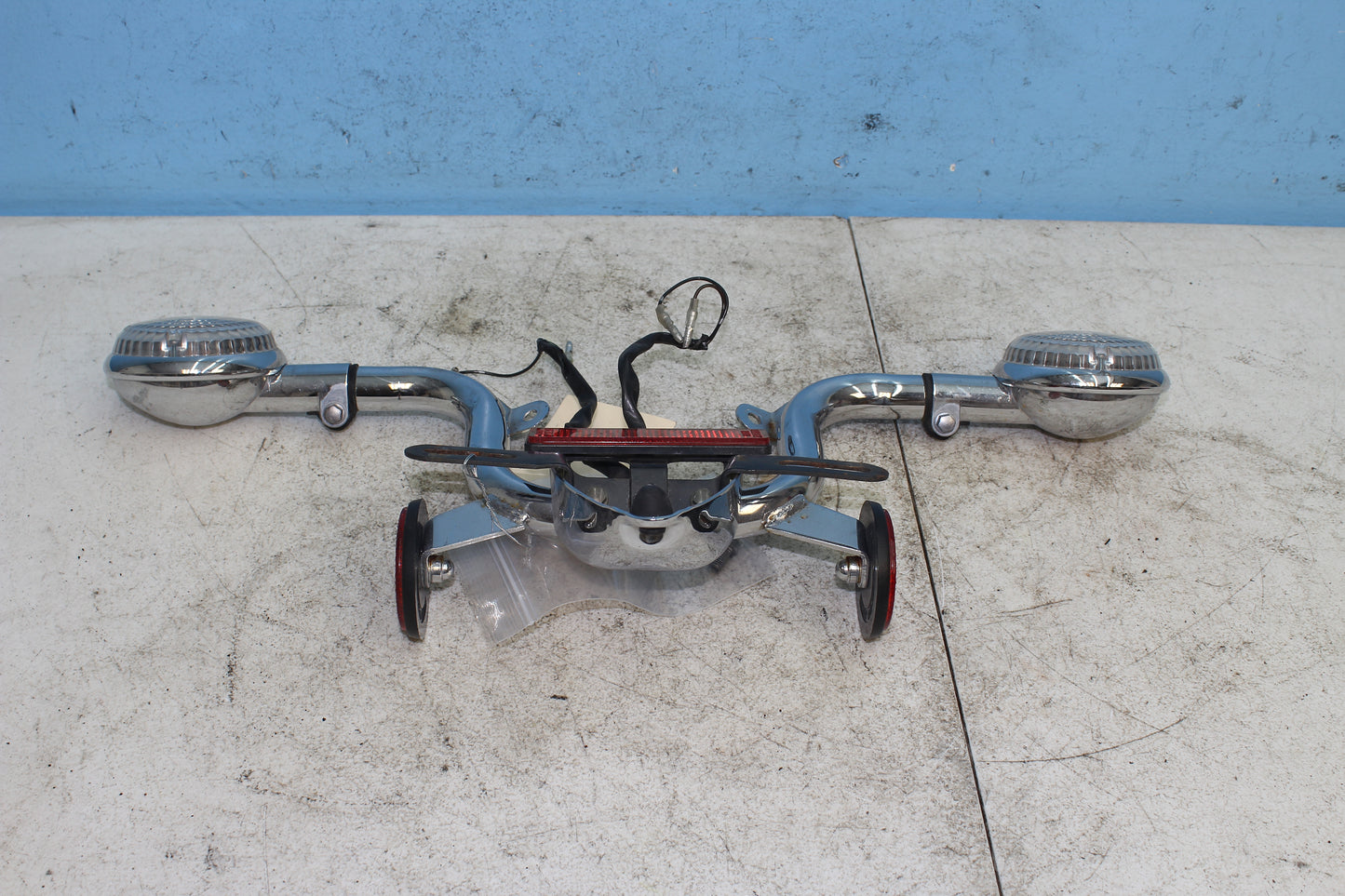 02-09 Yamaha V Star 1100 Silverado OEM Rear Turn Signals Lincense Plate Mount