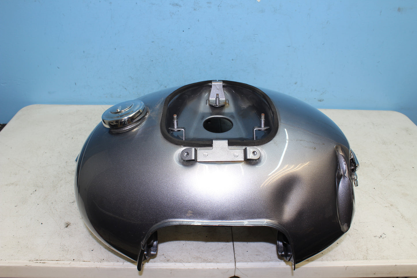 02-09 Yamaha V Star 1100 Silverado OEM Gas Fuel Tank *NO KEY FOR CAP* *DMG*