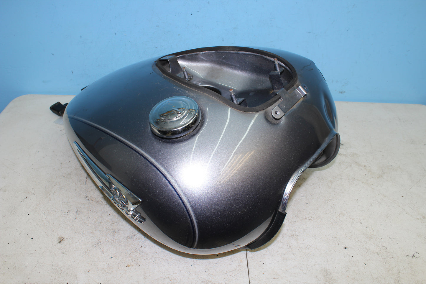 02-09 Yamaha V Star 1100 Silverado OEM Gas Fuel Tank *NO KEY FOR CAP* *DMG*