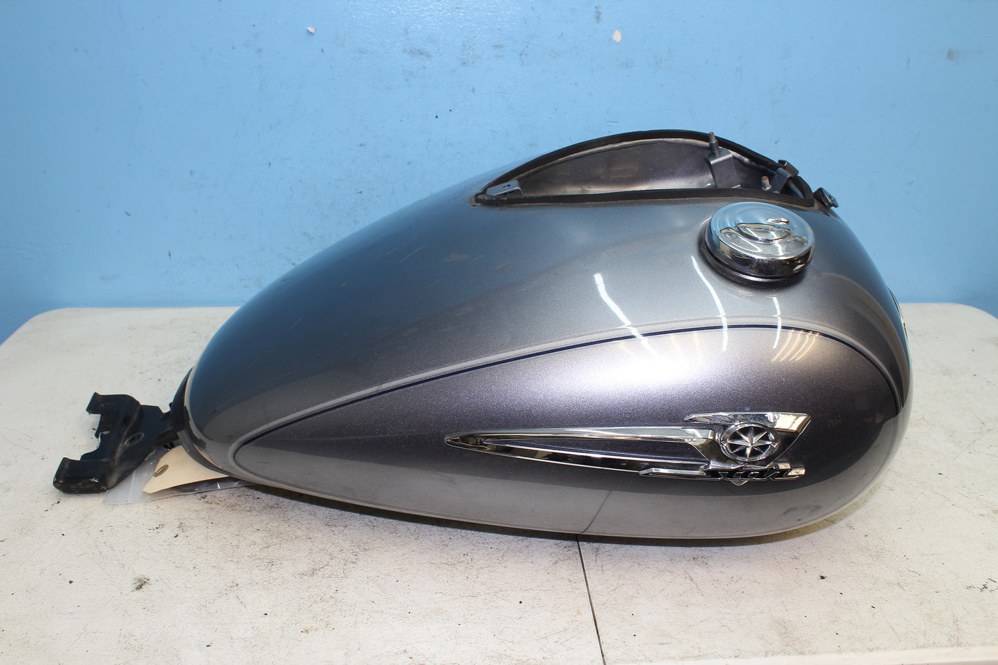 02-09 Yamaha V Star 1100 Silverado OEM Gas Fuel Tank *NO KEY FOR CAP* *DMG*