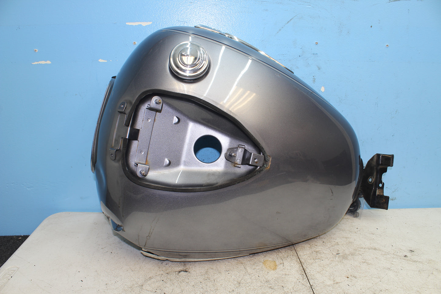 02-09 Yamaha V Star 1100 Silverado OEM Gas Fuel Tank *NO KEY FOR CAP* *DMG*