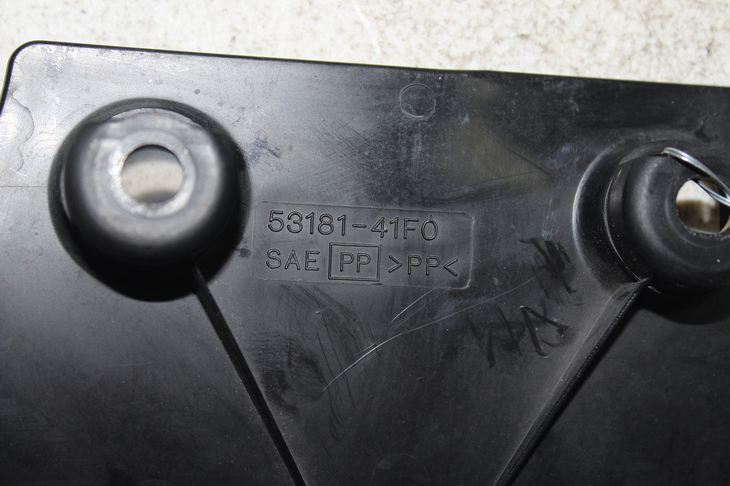 01-04 Suzuki Intruder Volusia VL800 Lower Triple Tree Cover Trim Cowl 53181-41F0