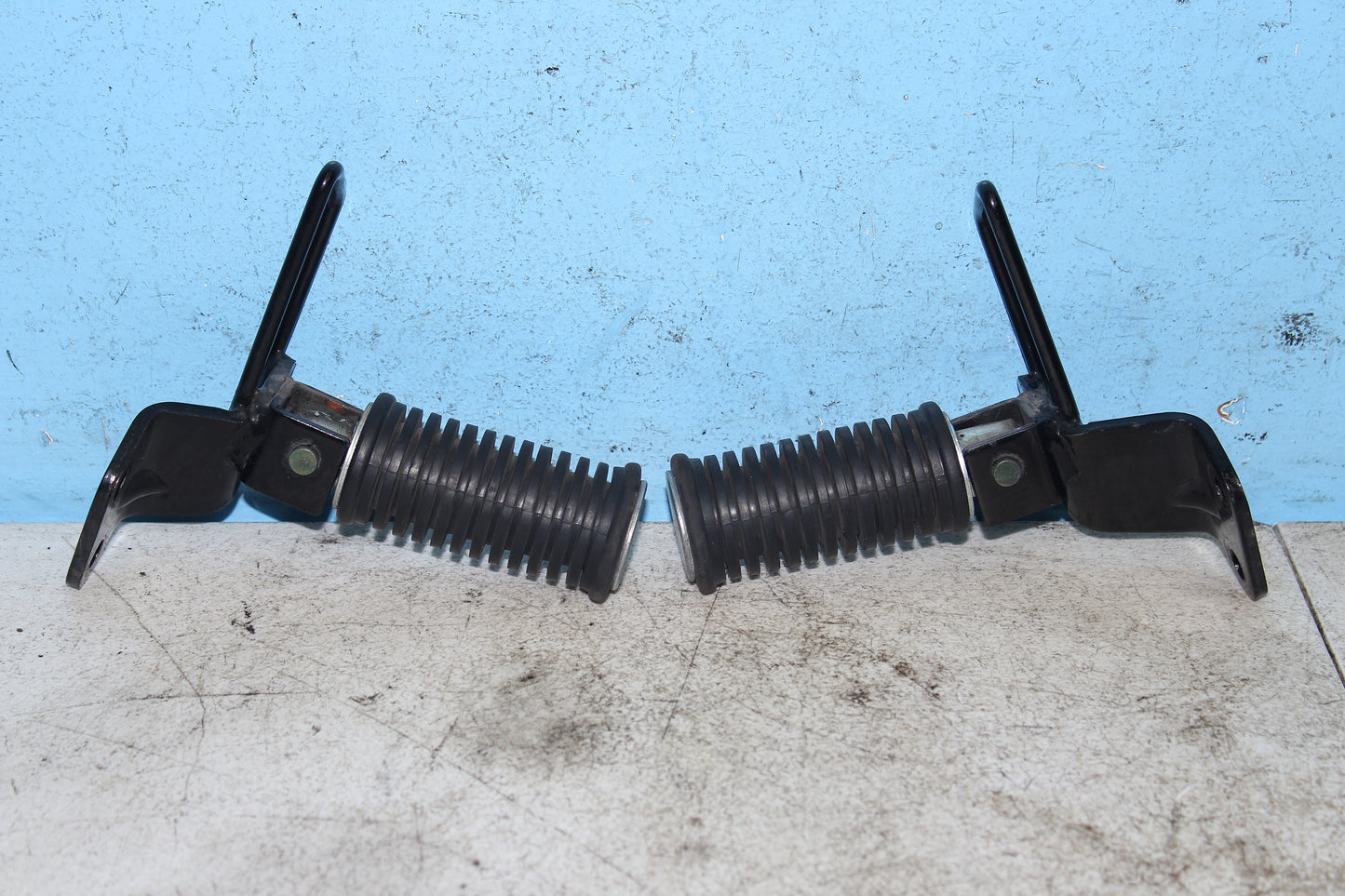 01-04 Suzuki Intruder Volusia VL800 OEM Rear Foot Pegs Rest Passenger Left Right