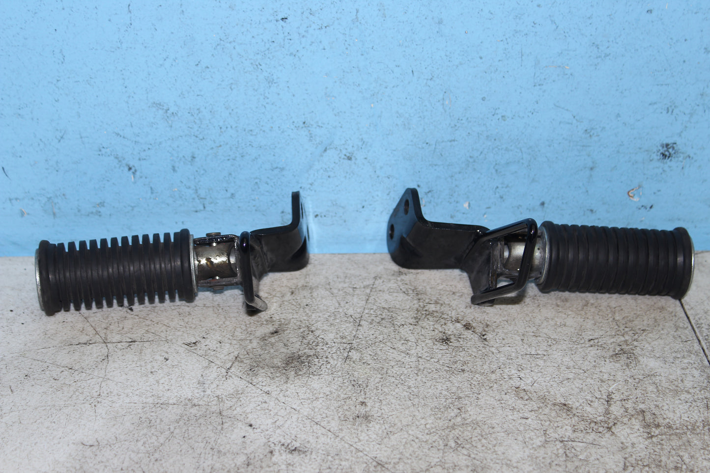 01-04 Suzuki Intruder Volusia VL800 OEM Rear Foot Pegs Rest Passenger Left Right