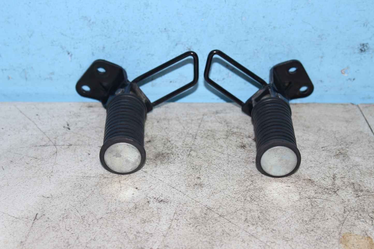 01-04 Suzuki Intruder Volusia VL800 OEM Rear Foot Pegs Rest Passenger Left Right