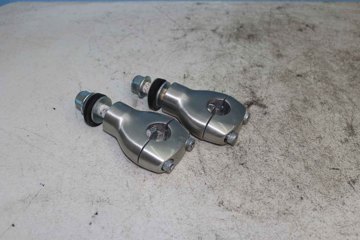 01-04 Suzuki Intruder Volusia VL800 OEM Bar Risers Clamp