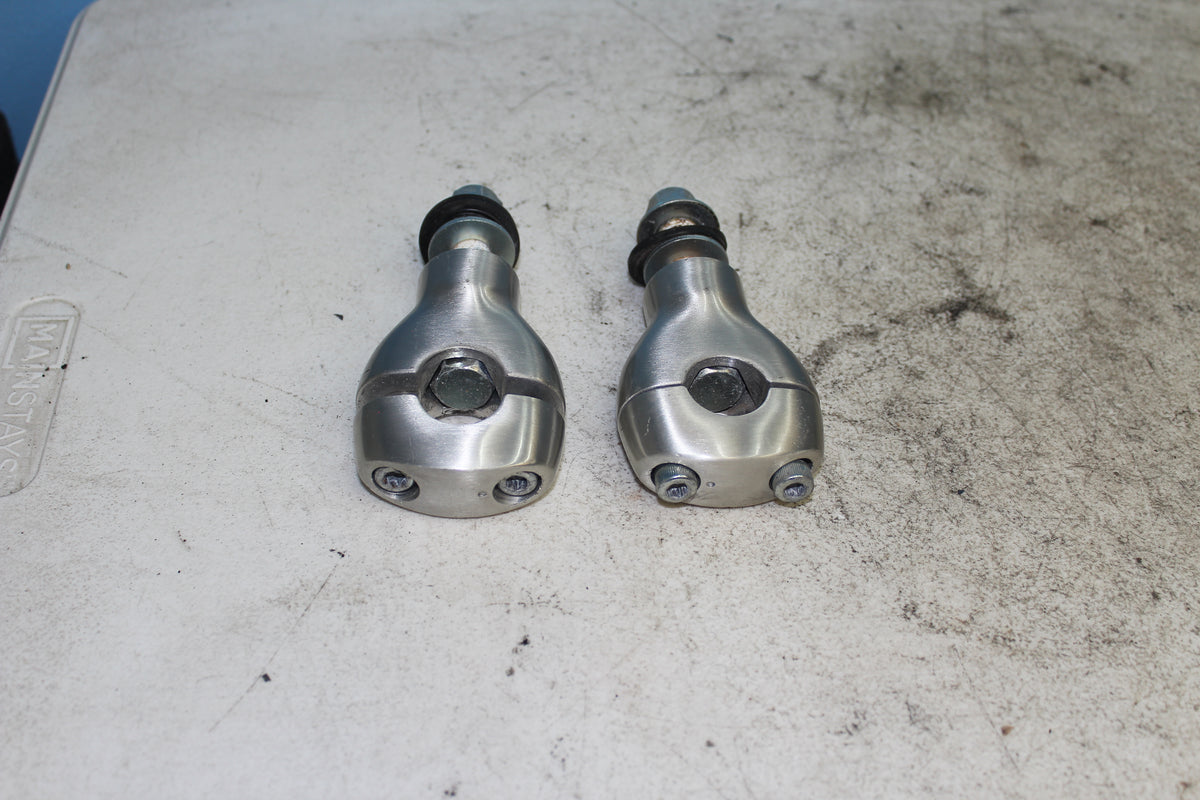 01-04 Suzuki Intruder Volusia VL800 OEM Bar Risers Clamp