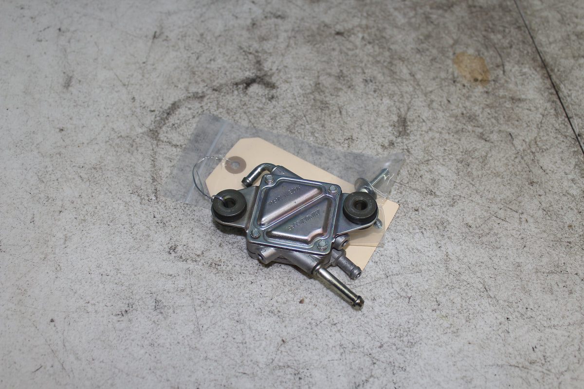 01-04 Suzuki Intruder Volusia VL800 OEM Fuel Gas Pump 15100-41F01