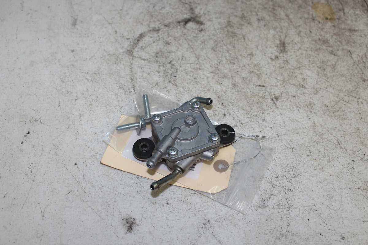 01-04 Suzuki Intruder Volusia VL800 OEM Fuel Gas Pump 15100-41F01