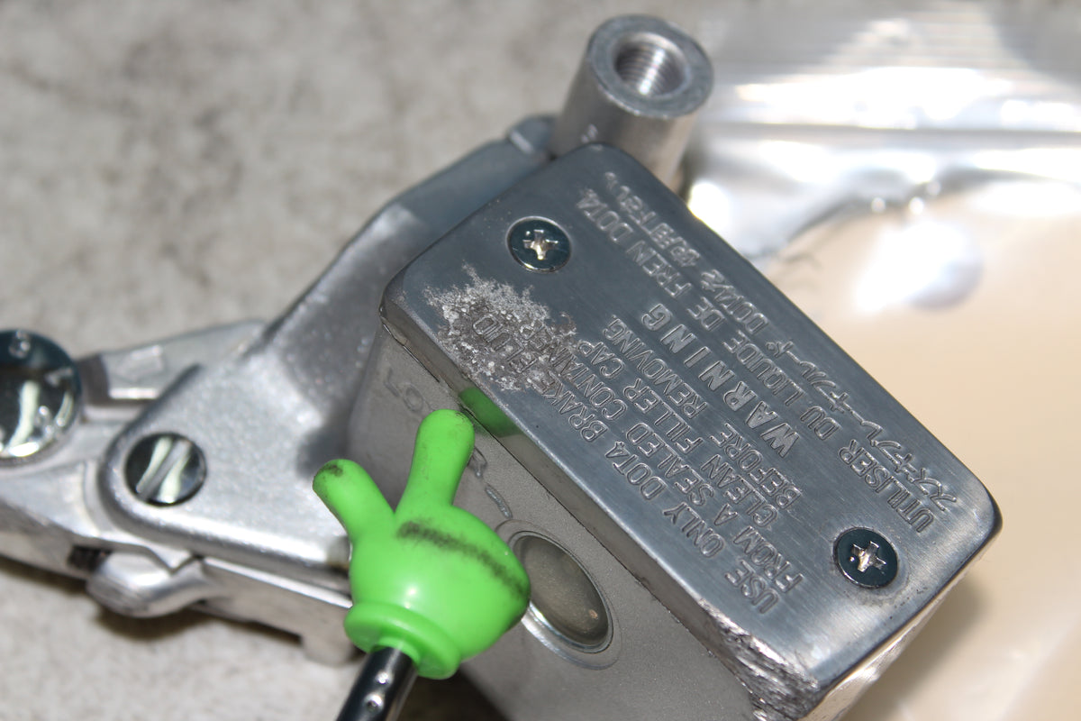 01-04 Suzuki Intruder Volusia VL800 OEM Front Brake Master Cylinder Lever *DMG*
