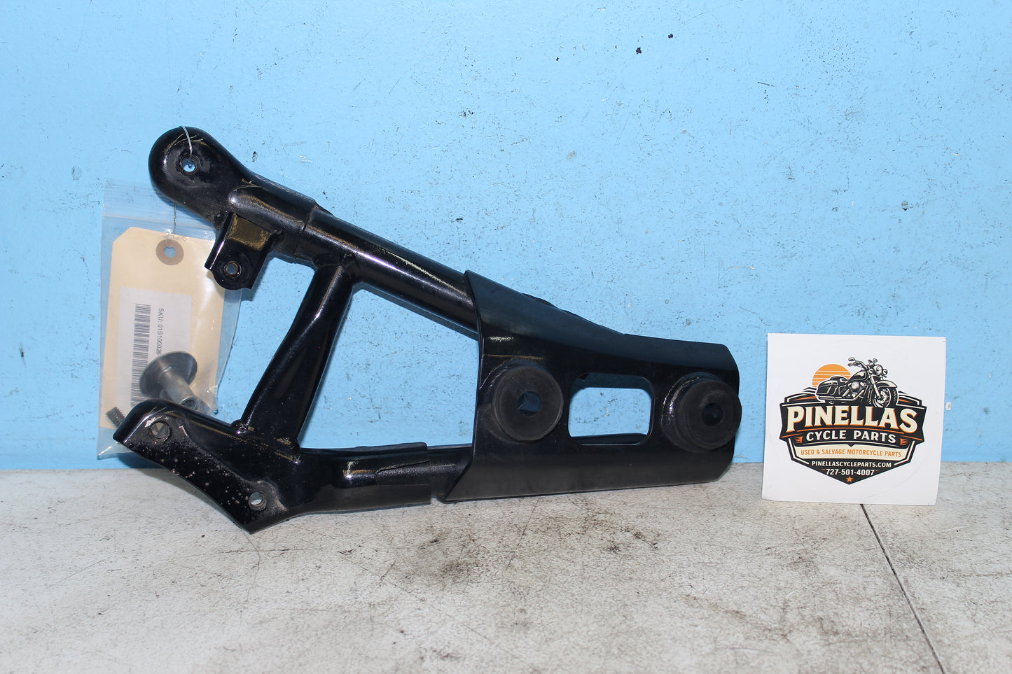 01-04 Suzuki Intruder Volusia VL800 Exhaust Mount Bracket Muffler 14410-41F01