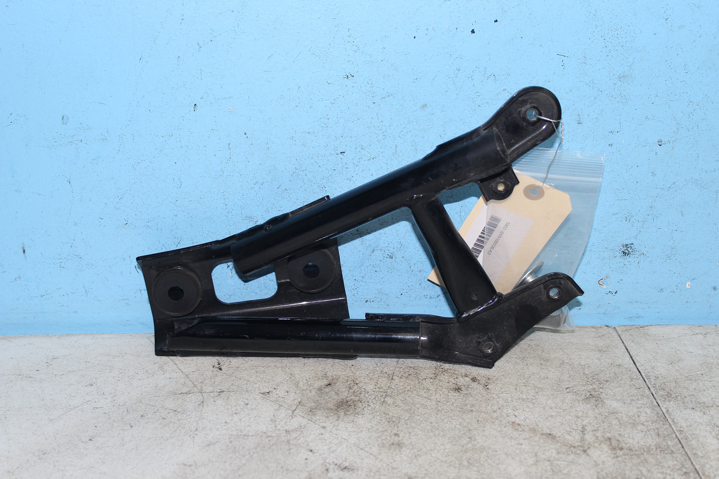 01-04 Suzuki Intruder Volusia VL800 Exhaust Mount Bracket Muffler 14410-41F01