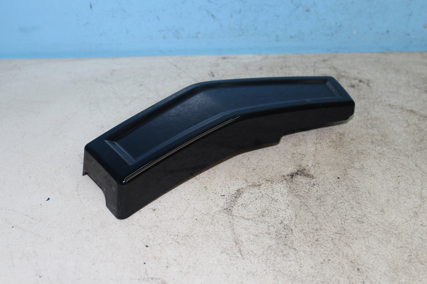 01-04 Suzuki Intruder Volusia VL800 Left Side Cover Rear Frame *DMG* 47241-41F00