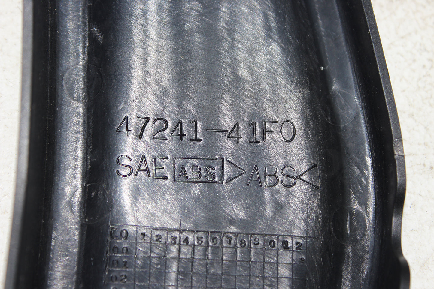 01-04 Suzuki Intruder Volusia VL800 Left Side Cover Rear Frame *DMG* 47241-41F00