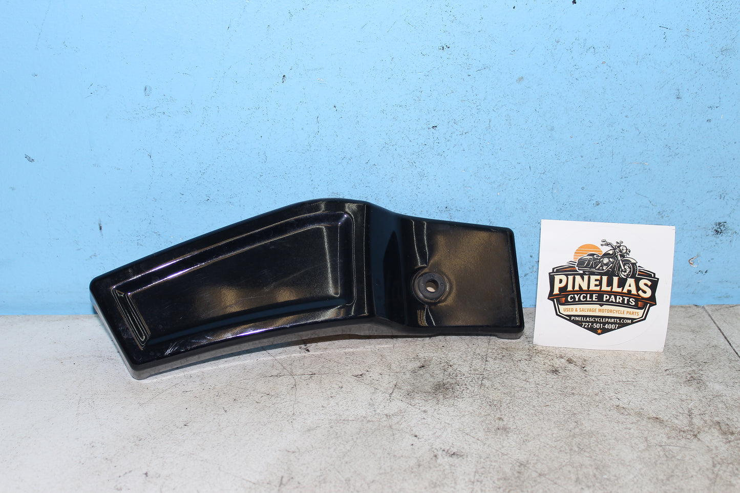 01-04 Suzuki Intruder Volusia VL800 Right Cover Swingarm Frame Trim 47141-41F00