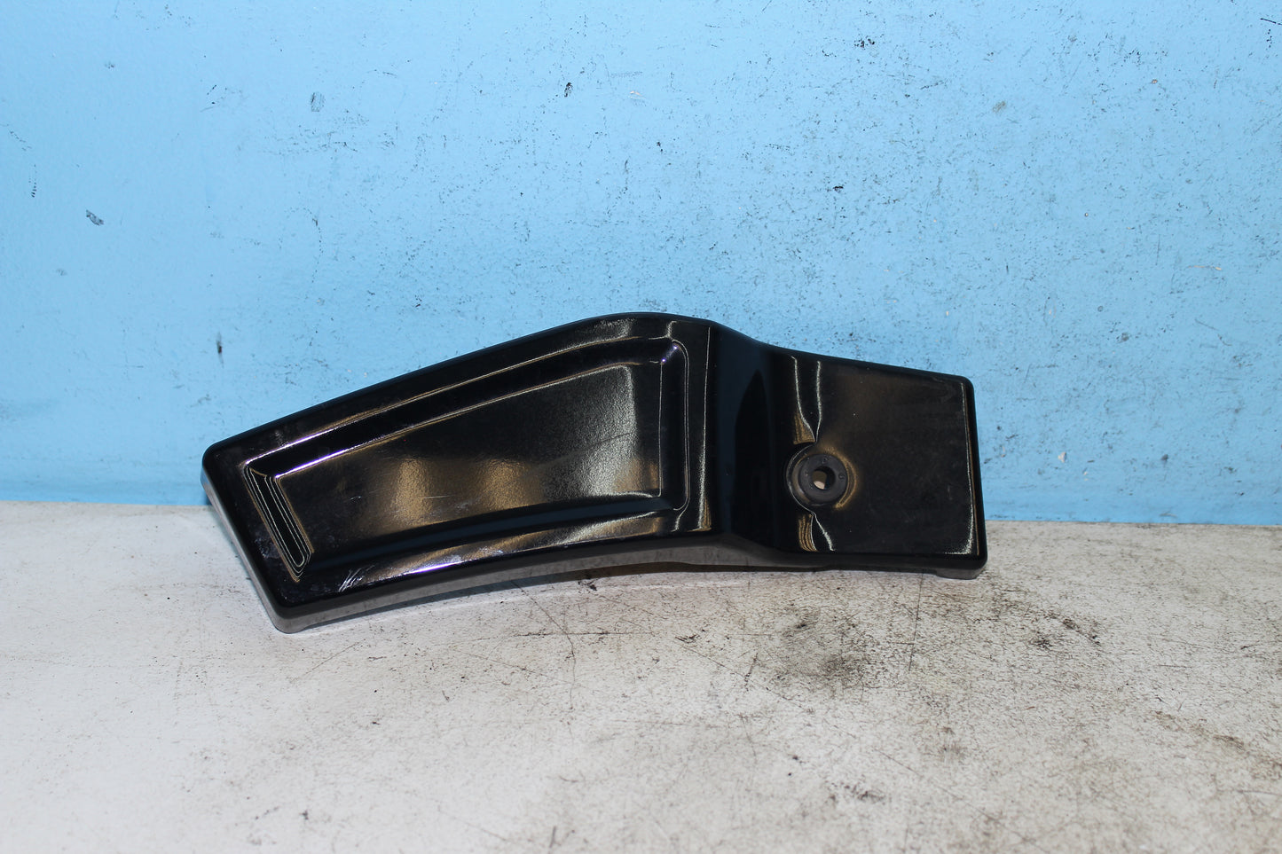 01-04 Suzuki Intruder Volusia VL800 Right Cover Swingarm Frame Trim 47141-41F00