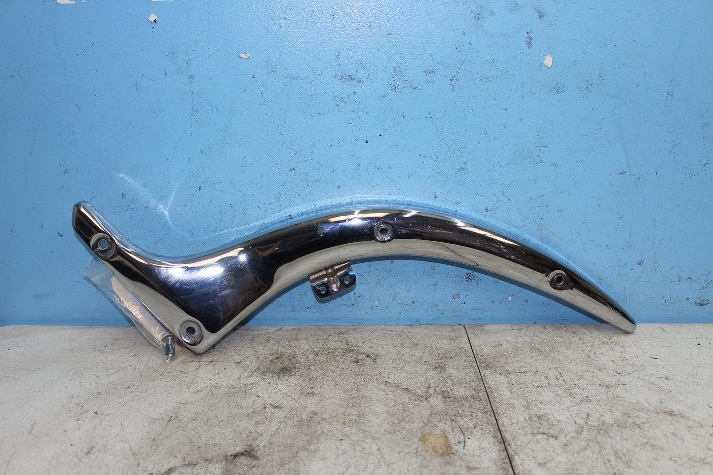 01-04 Suzuki Intruder Volusia VL800 OEM Left Rear Frame Grip Strut Fender Mount