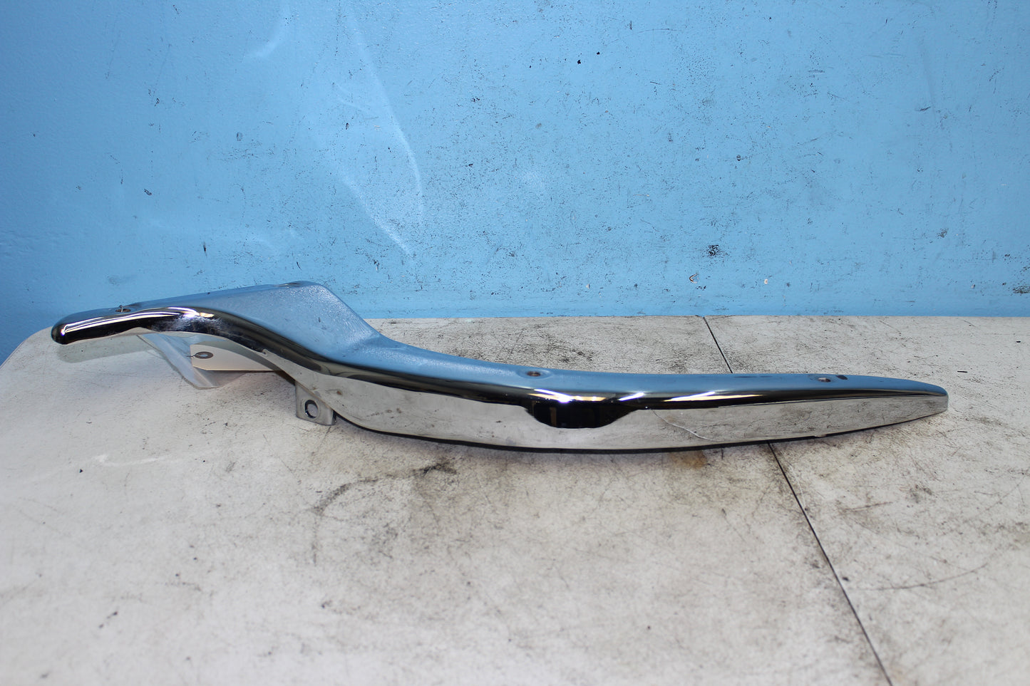 01-04 Suzuki Intruder Volusia VL800 OEM Right Rear Frame Grip Strut Fender Mount