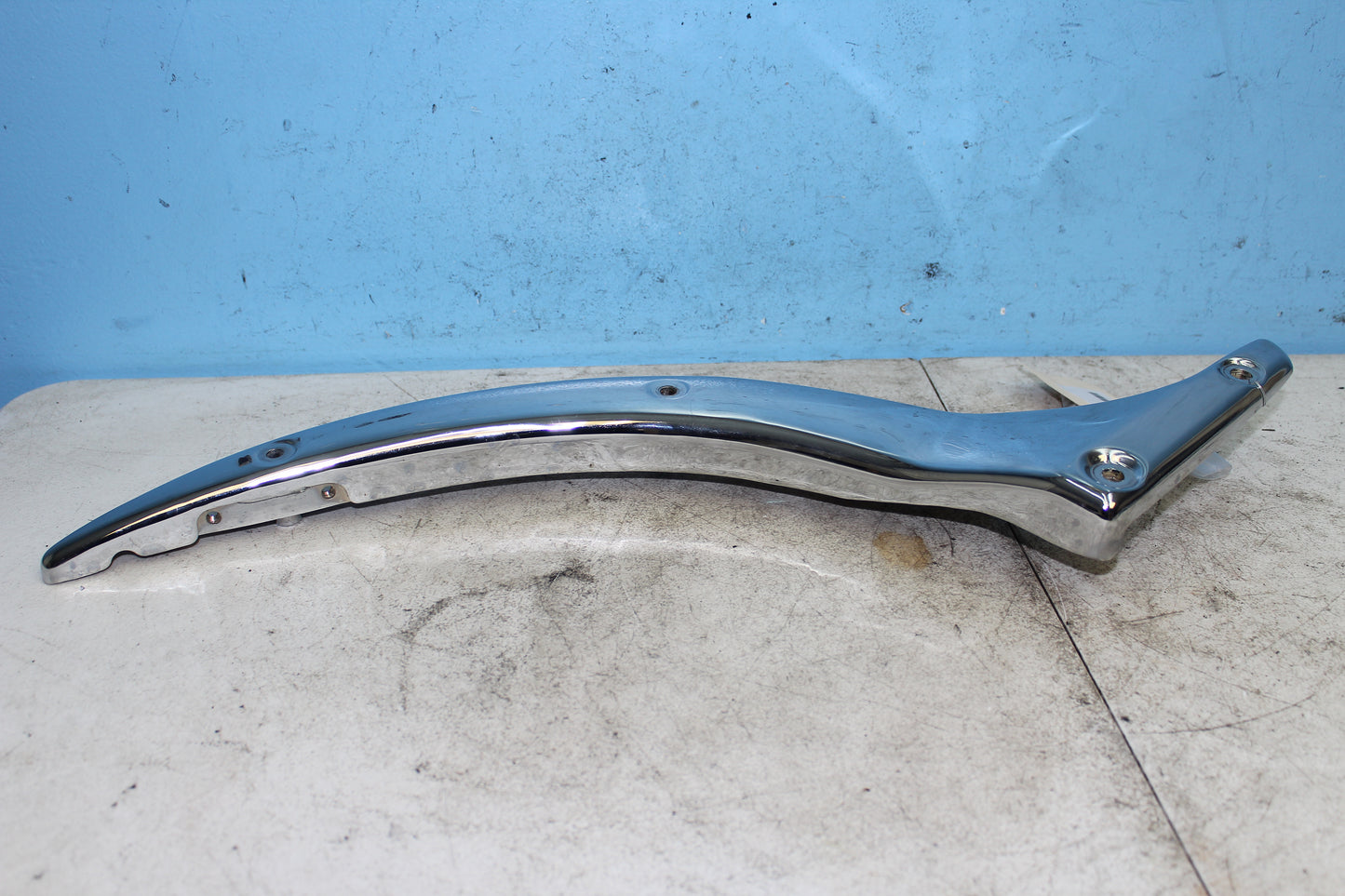 01-04 Suzuki Intruder Volusia VL800 OEM Right Rear Frame Grip Strut Fender Mount