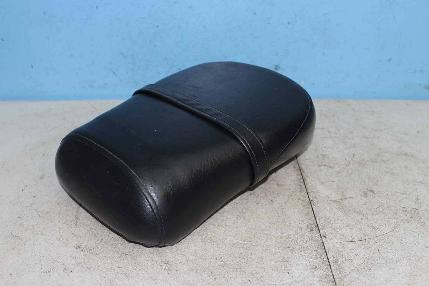 01-04 Suzuki Intruder Volusia VL800 OEM Rear Seat Back Passenger