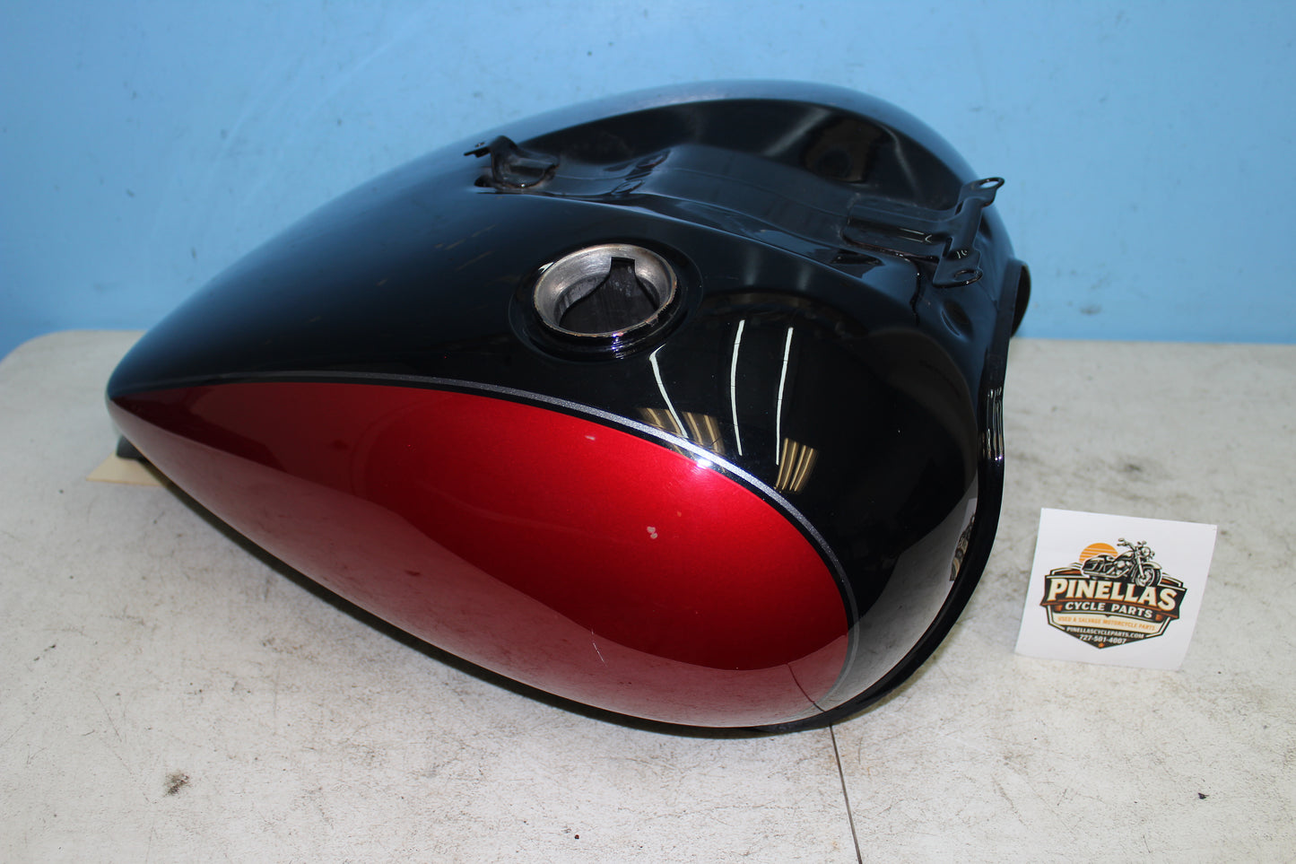 01-04 Suzuki Intruder Volusia VL800 Fuel Gas Tank *SMALL DENT* 44100-41F00-33J