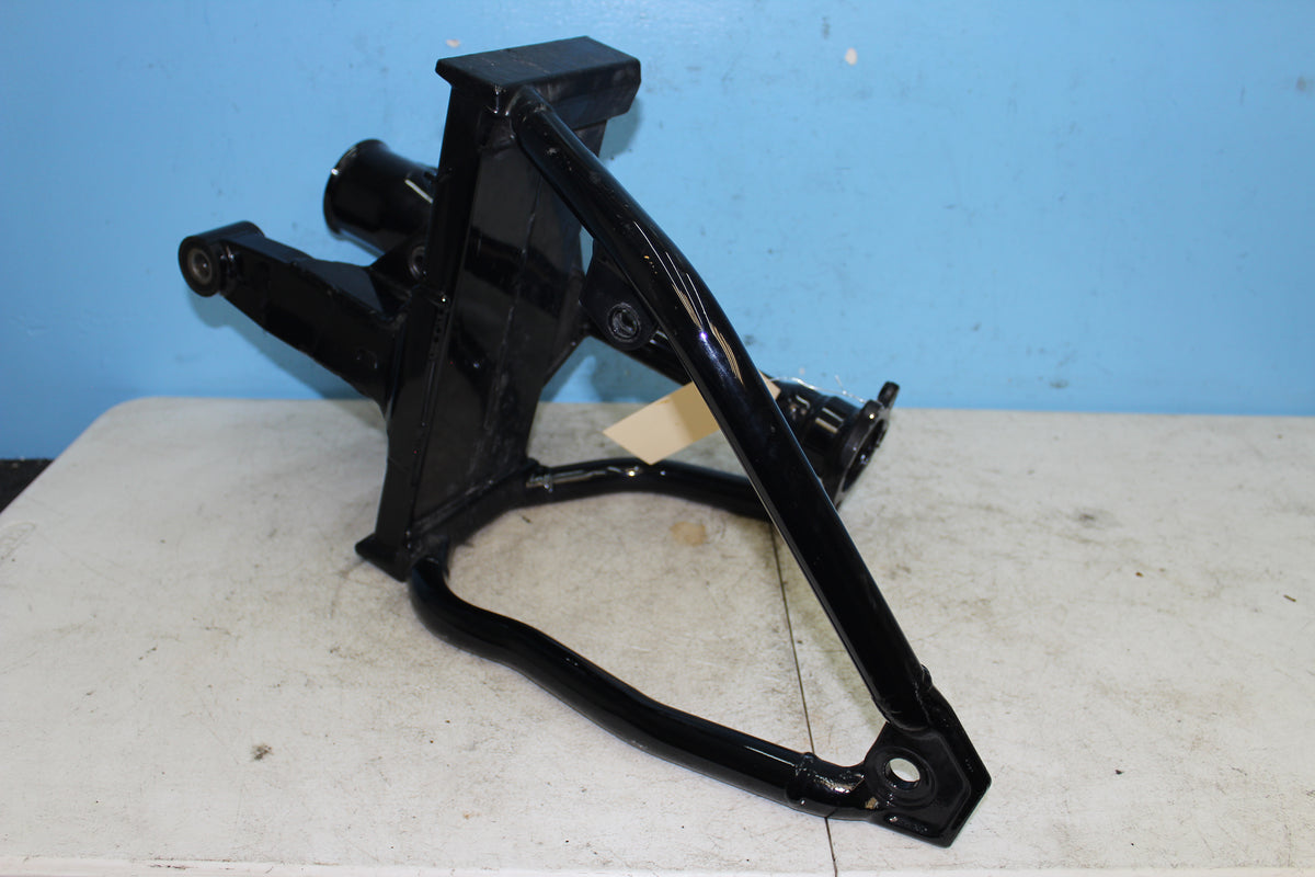 01-04 Suzuki Intruder Volusia VL800 OEM Swing arm Rear Swingarm