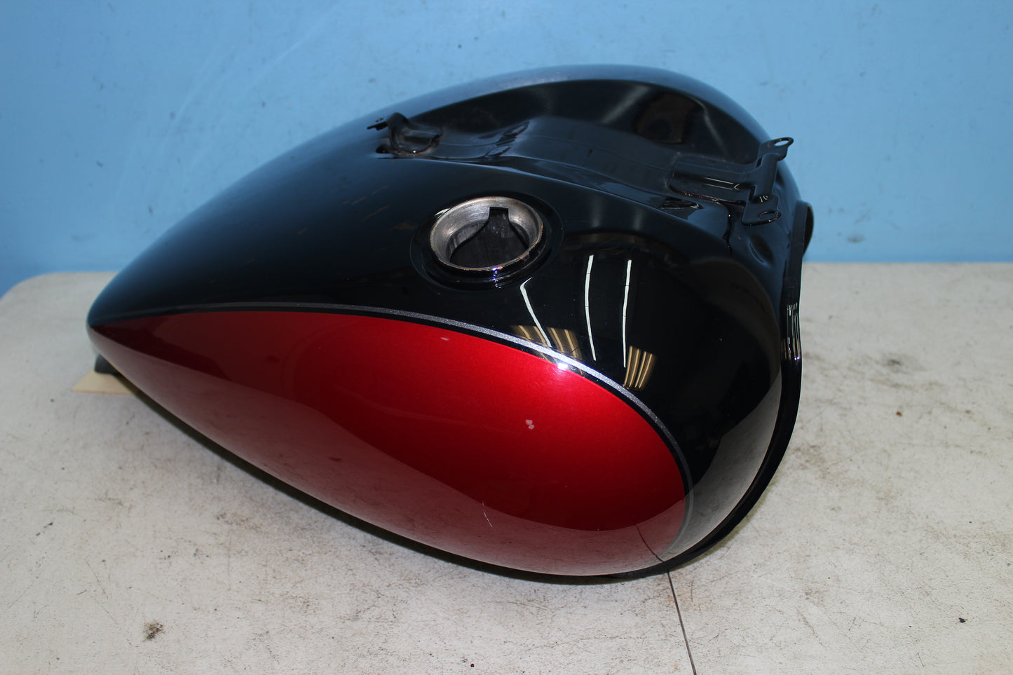 01-04 Suzuki Intruder Volusia VL800 Fuel Gas Tank *SMALL DENT* 44100-41F00-33J