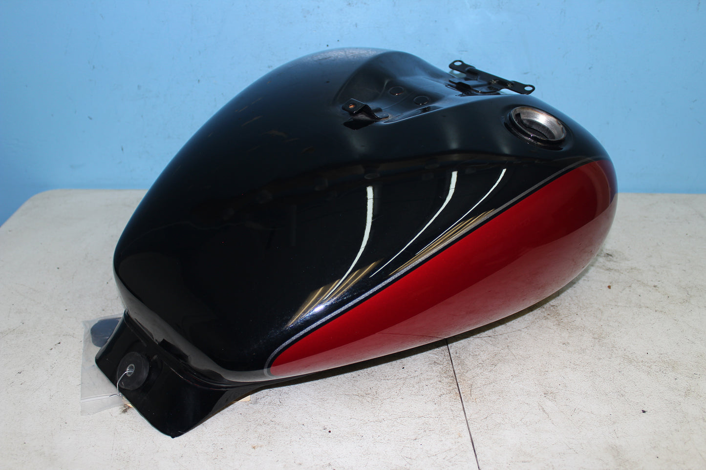 01-04 Suzuki Intruder Volusia VL800 Fuel Gas Tank *SMALL DENT* 44100-41F00-33J