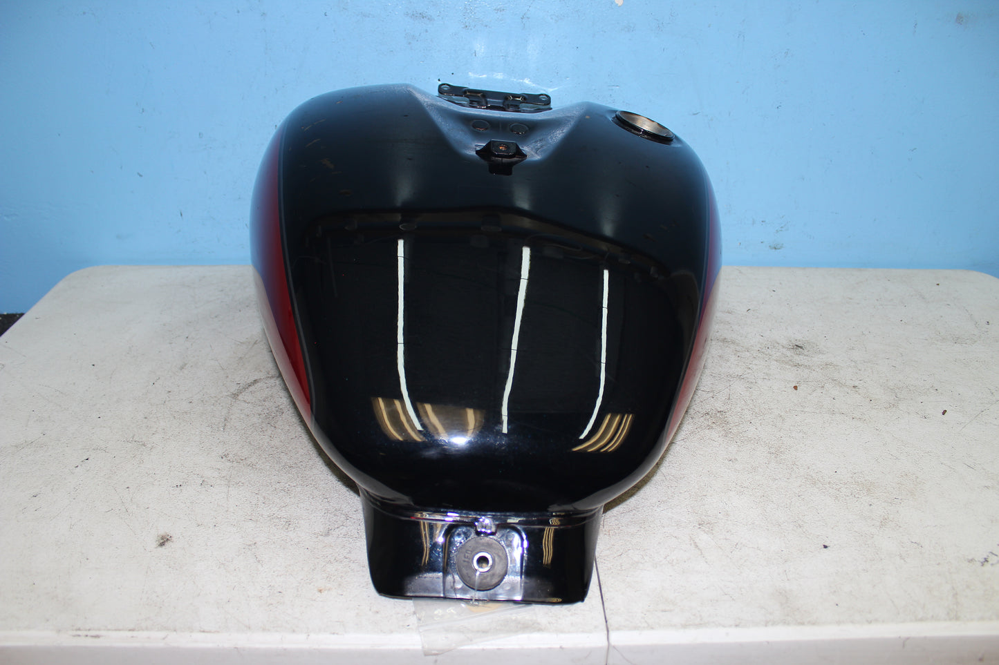 01-04 Suzuki Intruder Volusia VL800 Fuel Gas Tank *SMALL DENT* 44100-41F00-33J