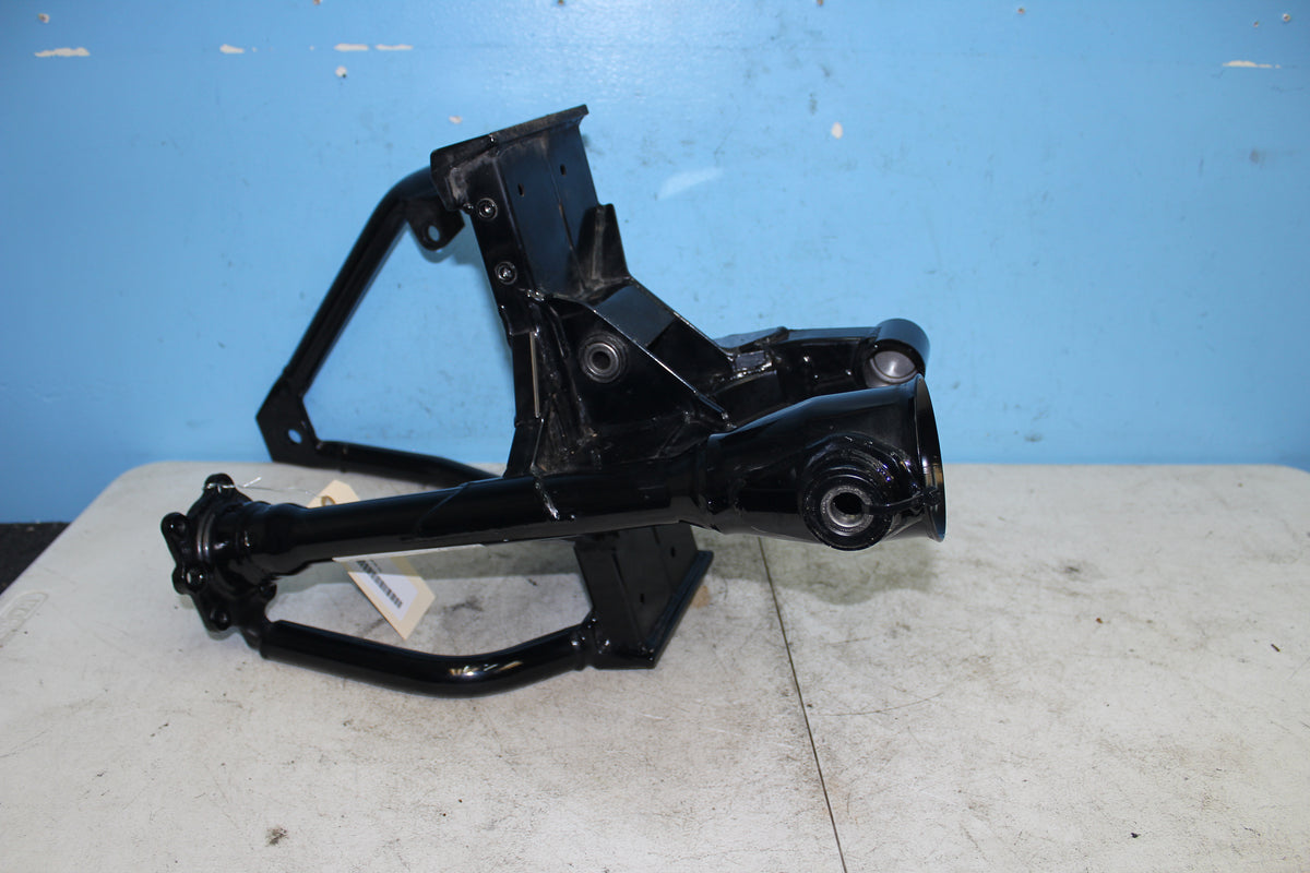 01-04 Suzuki Intruder Volusia VL800 OEM Swing arm Rear Swingarm