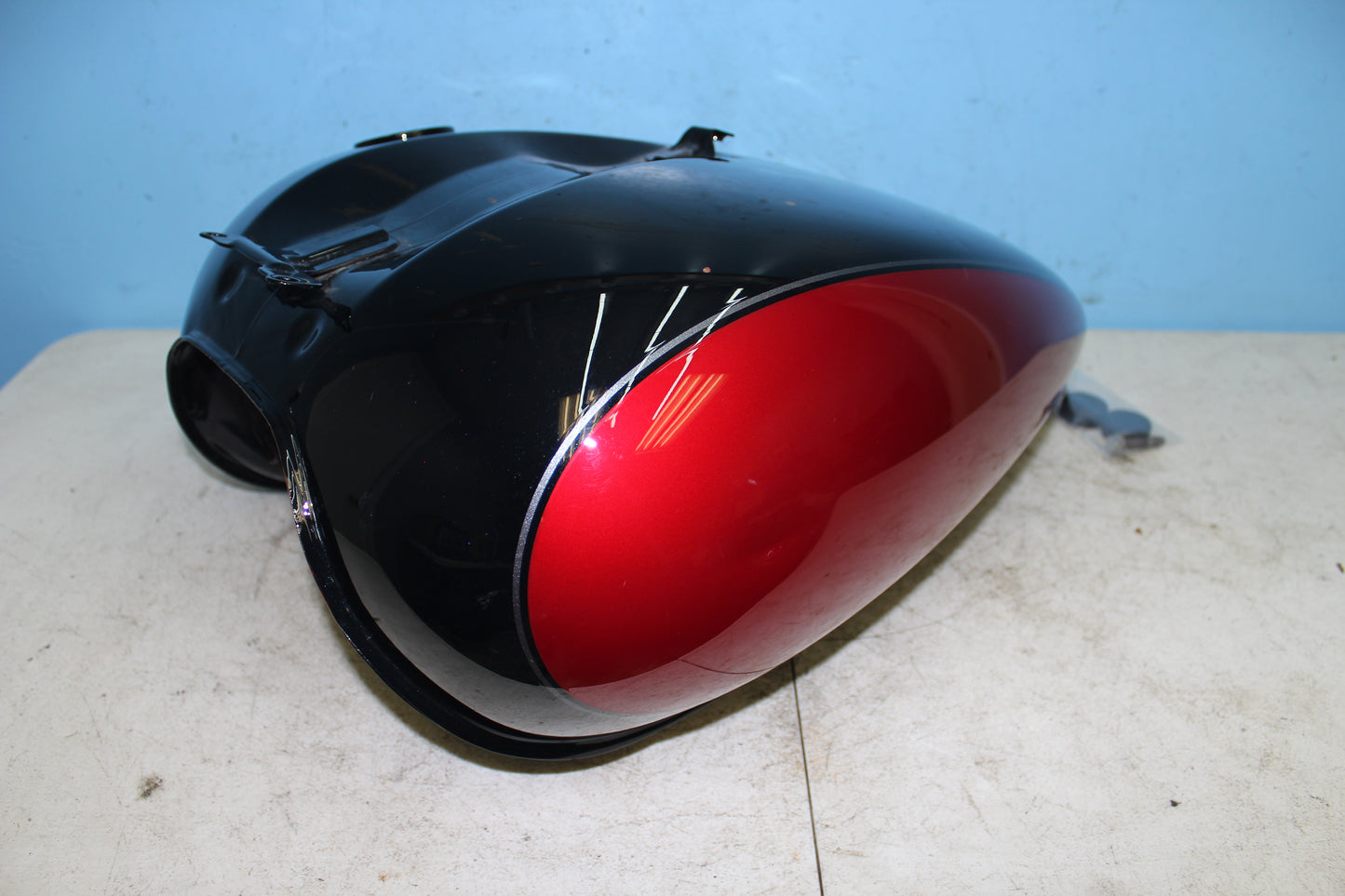 01-04 Suzuki Intruder Volusia VL800 Fuel Gas Tank *SMALL DENT* 44100-41F00-33J