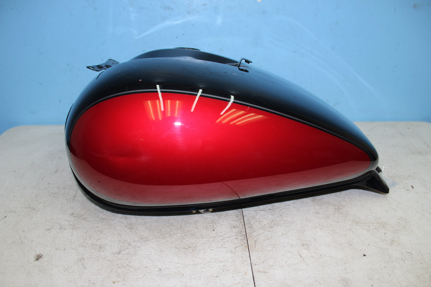 01-04 Suzuki Intruder Volusia VL800 Fuel Gas Tank *SMALL DENT* 44100-41F00-33J