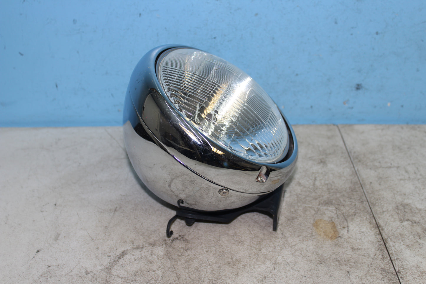 01-04 Suzuki Intruder Volusia VL800 OEM Headlight Lens Bucket Head Lamp