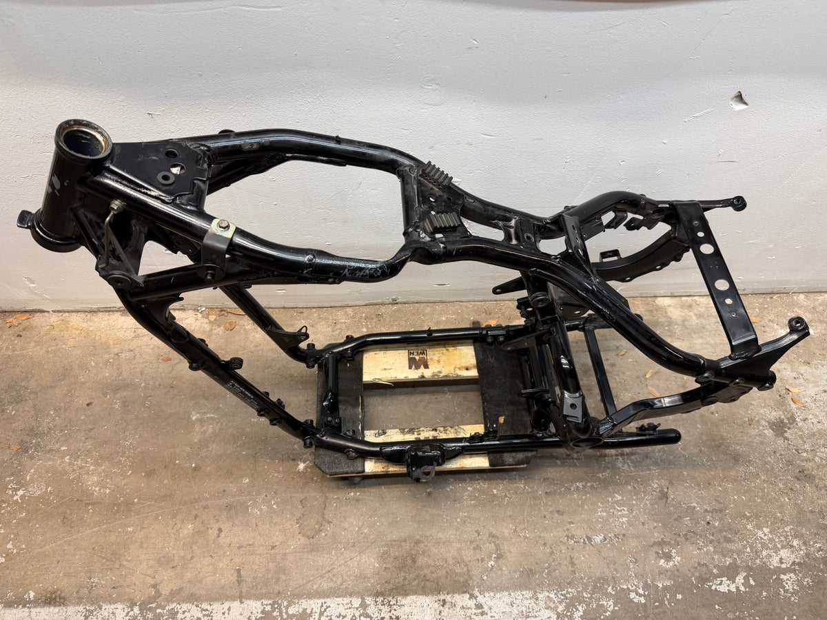01-04 Suzuki Intruder Volusia VL800 OEM Frame *CLN* 41100-41F00-019