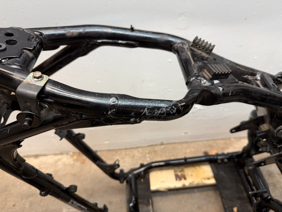 01-04 Suzuki Intruder Volusia VL800 OEM Frame *CLN* 41100-41F00-019