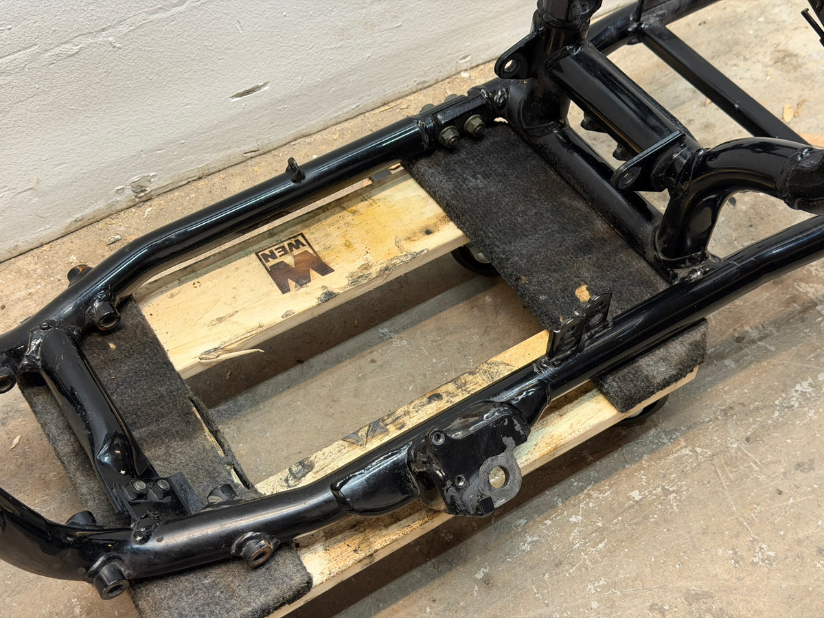 01-04 Suzuki Intruder Volusia VL800 OEM Frame *CLN* 41100-41F00-019