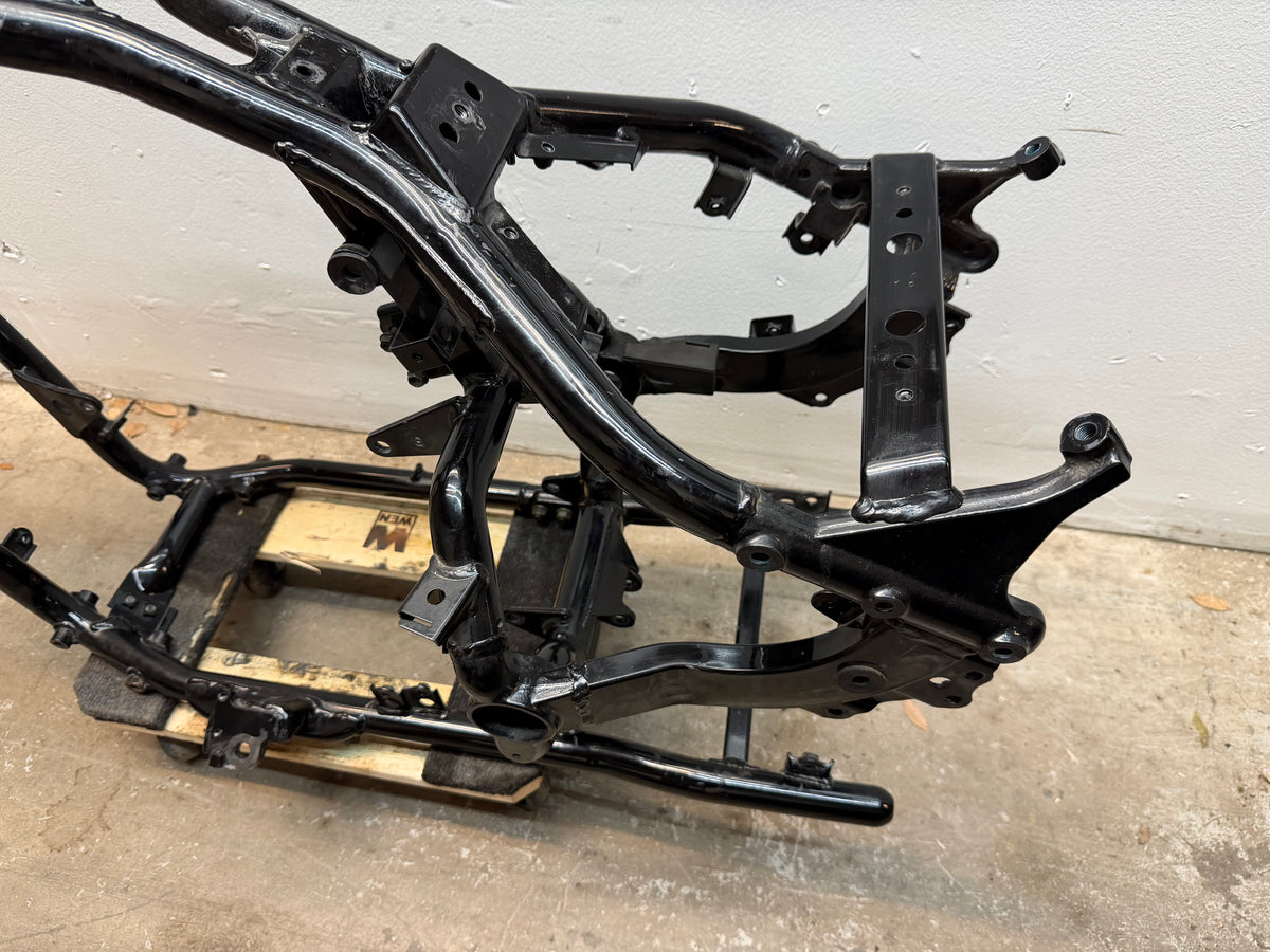 01-04 Suzuki Intruder Volusia VL800 OEM Frame *CLN* 41100-41F00-019