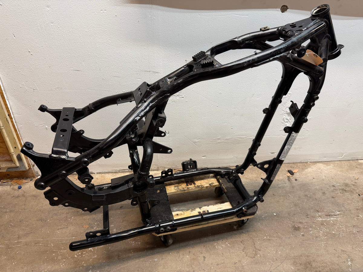 01-04 Suzuki Intruder Volusia VL800 OEM Frame *CLN* 41100-41F00-019