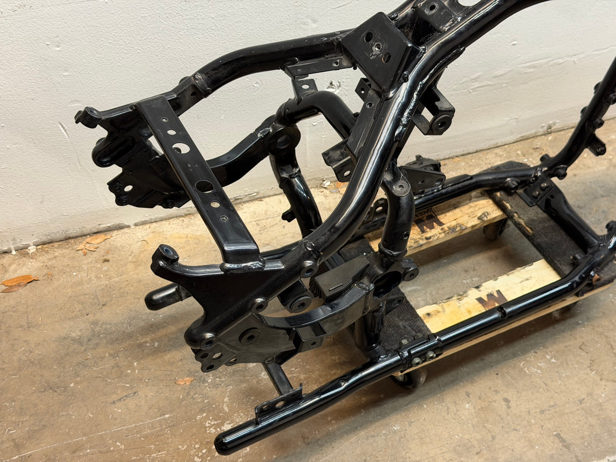 01-04 Suzuki Intruder Volusia VL800 OEM Frame *CLN* 41100-41F00-019