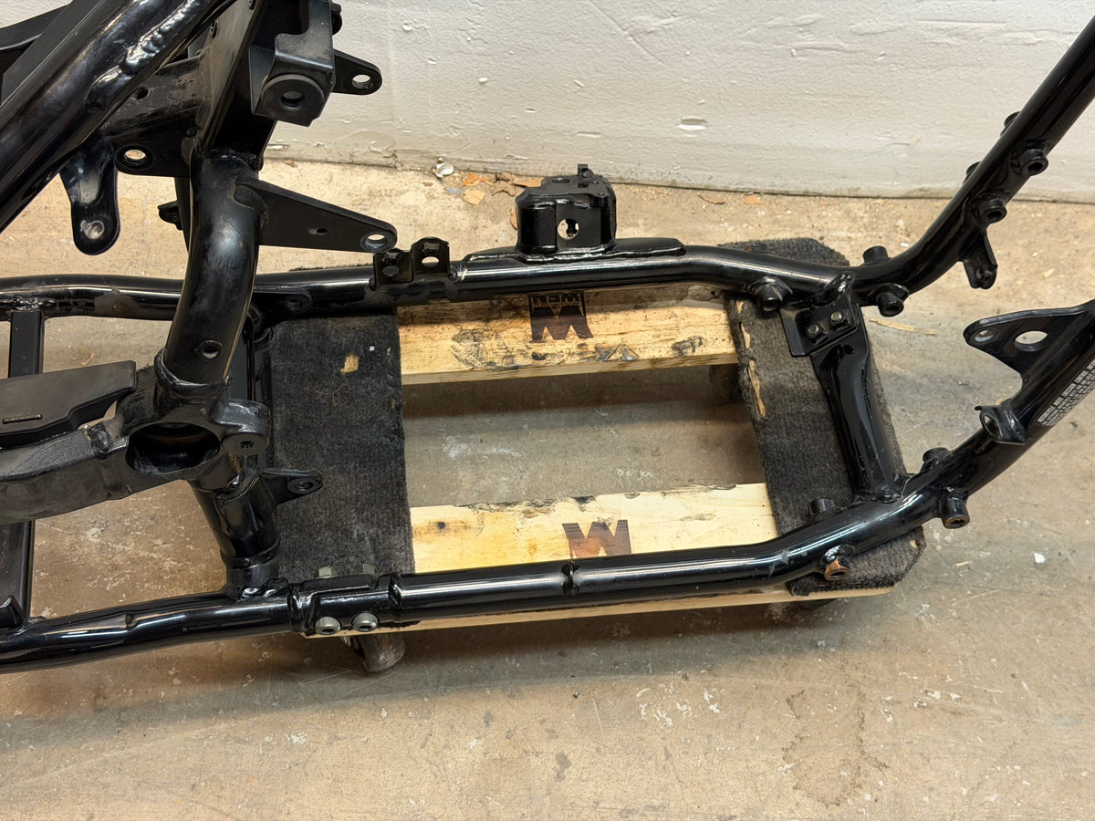 01-04 Suzuki Intruder Volusia VL800 OEM Frame *CLN* 41100-41F00-019