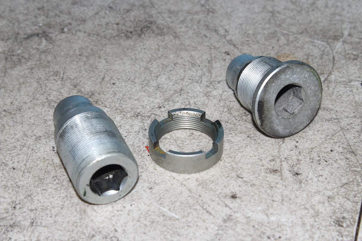 01-10 Honda Goldwing GL1800 Swingarm Bolt Swingarm Pivot