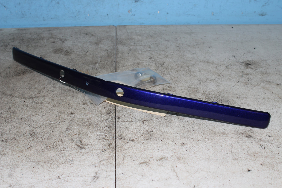 01-10 Honda Goldwing GL1800 Right Lower Molding Dash Shelter Trim Strip 64204