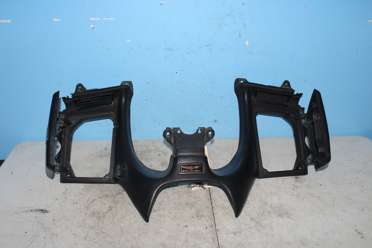 01-10 Honda Goldwing GL1800 Upper Shelter Top Front Dash Cover Cowl Lid