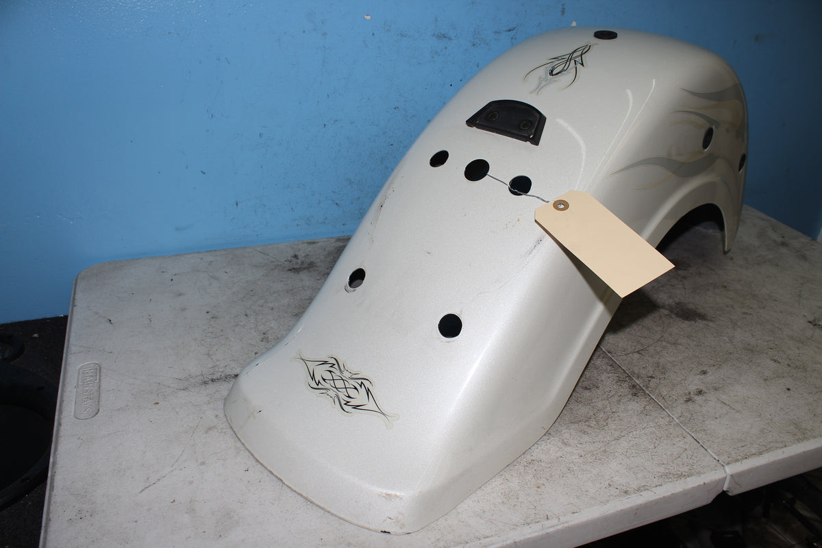 05-09 Suzuki Boulevard C50T VL800 Rear Fender Wheel Cover Mud Guard White *DMG*