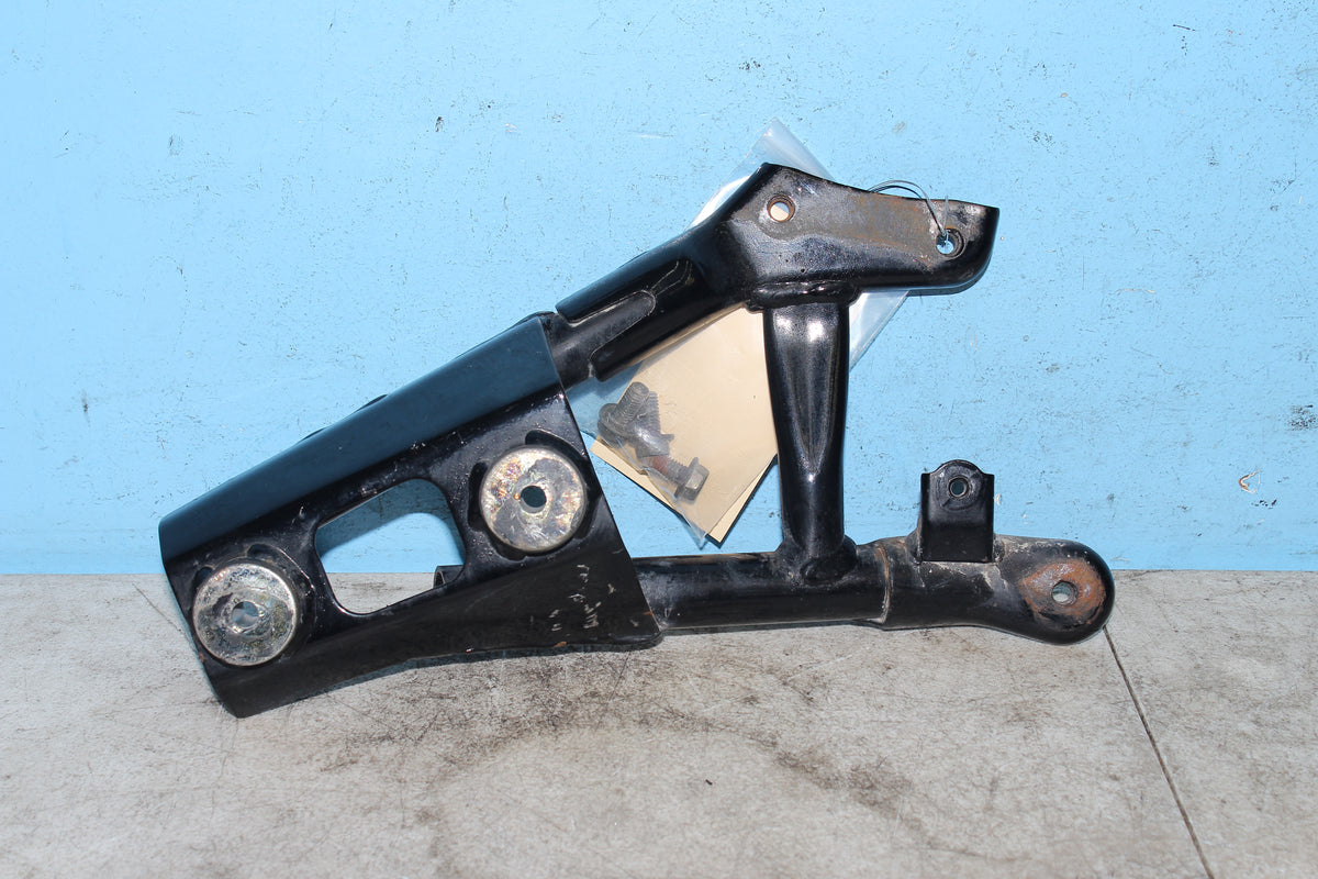 05-09 Suzuki Boulevard C50T VL800 Exhaust Mount Muffler Support Pipe Bracket