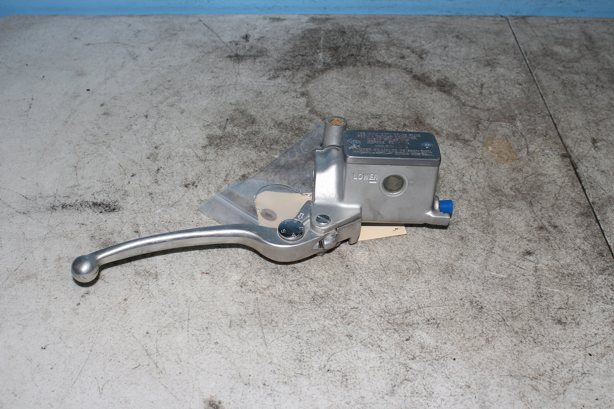05-09 Suzuki Boulevard C50T VL800 Front Brake Master Cylinder Lever Bar Clamp